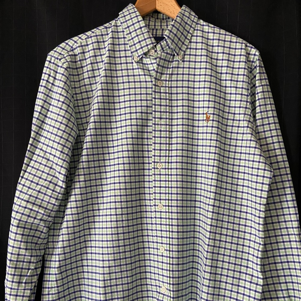 Mens Ralph Lauren long sleeve button down shirt. Size Medium slim fit.